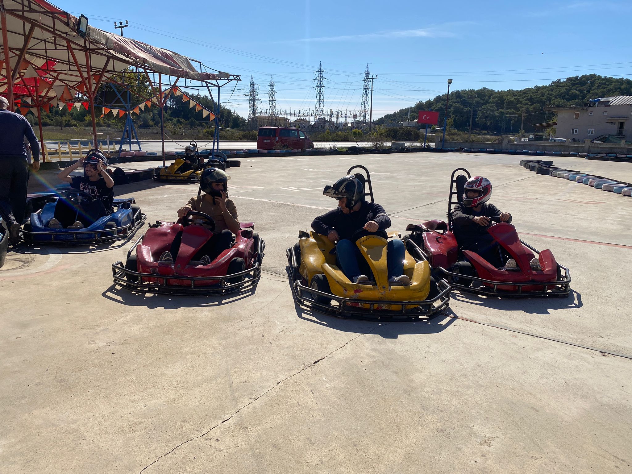 Öğrencilerimizle kahvaltı ve go-kart etkinliğimiz