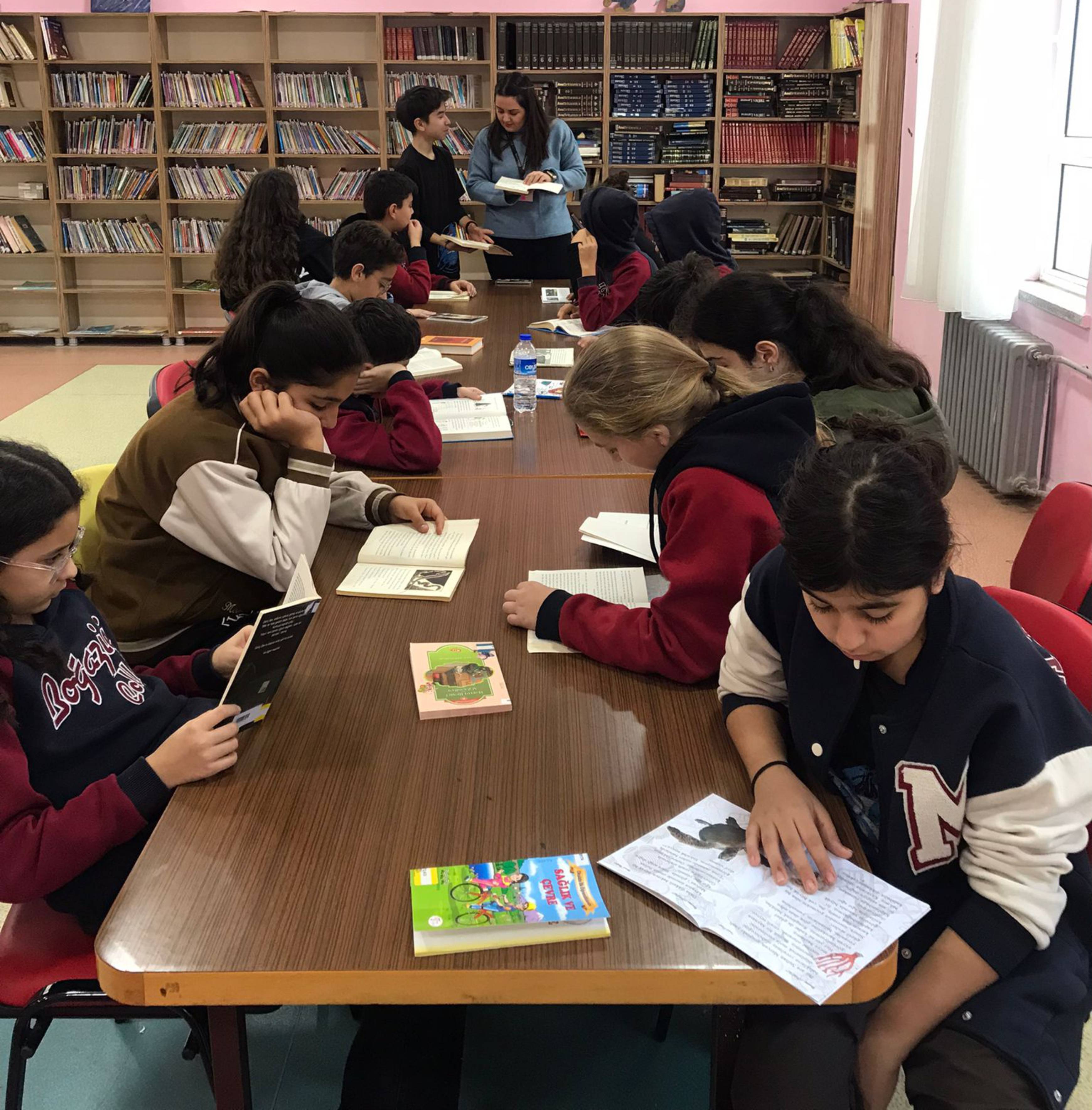  Manavgat İlçe Halk Kütüphanesine Ziyareti